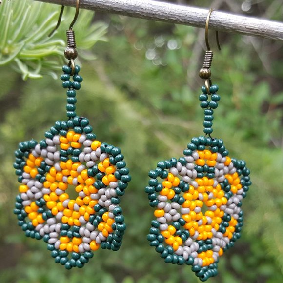 Beaded Bohemian Earrings Mandala Floral Design - Picture 2 of 4